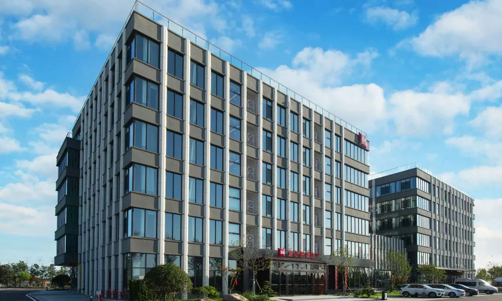 ibis Jiaodong Airport EMU Town Store