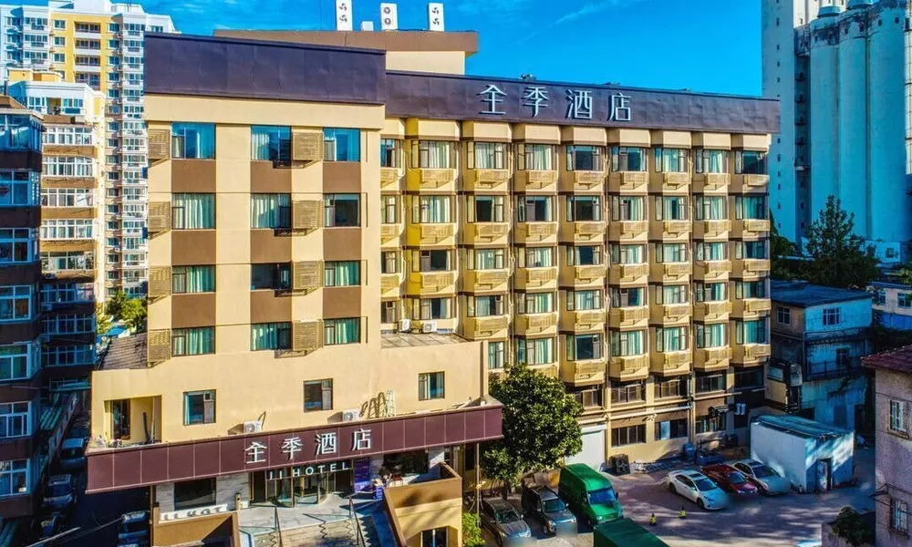 Full Season Hotel