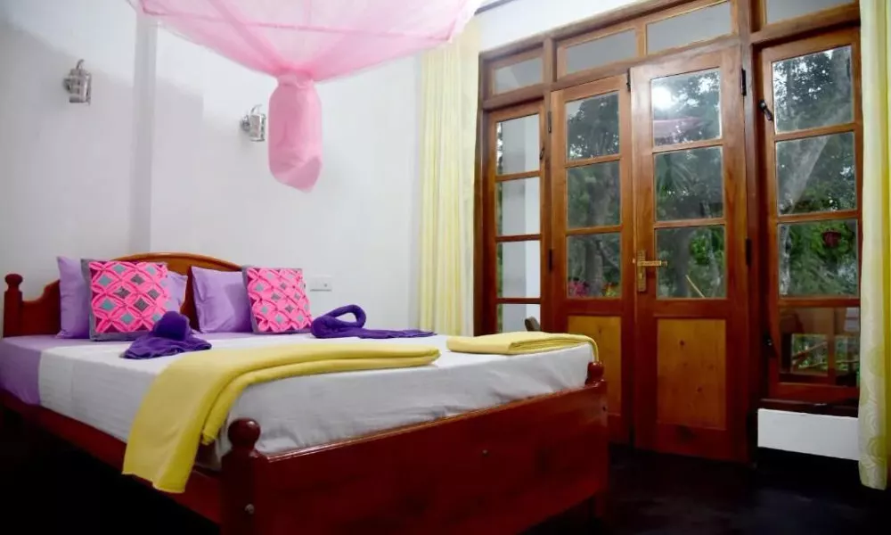 Mango shadow inn