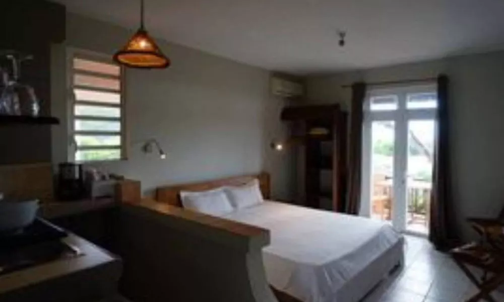 Ocean View Guesthouse in Tamarin, Pool, Sunset