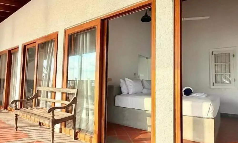 LIV - Unawatuna Beachfront Studio, фото 3