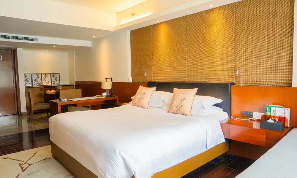 Baiyun Lakeside Hotel