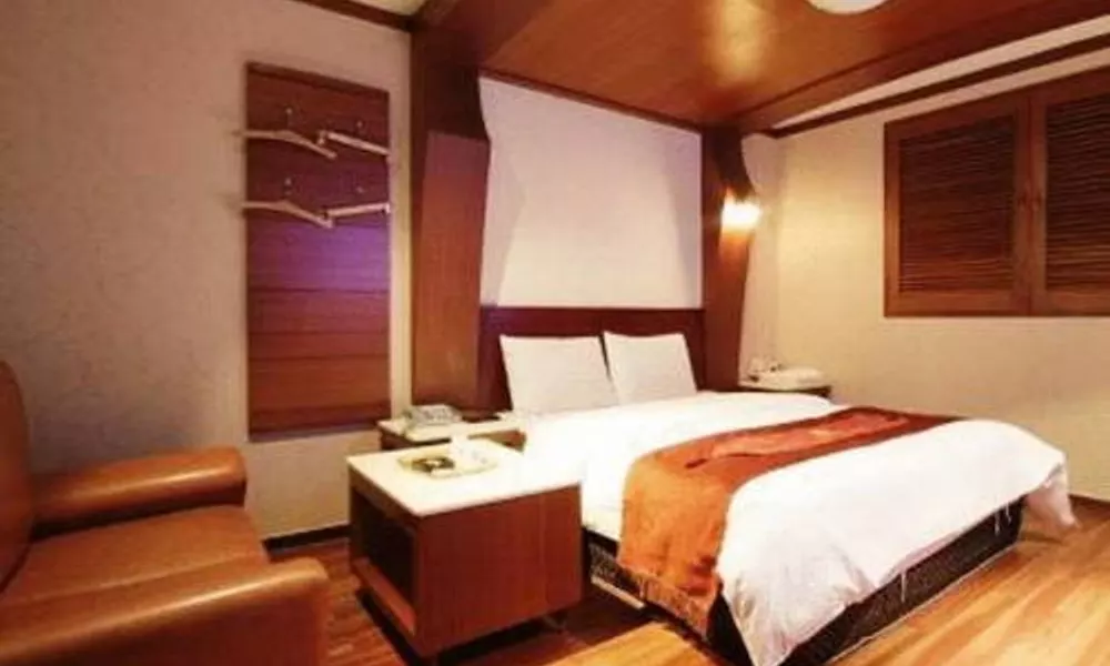 Liz Hotel