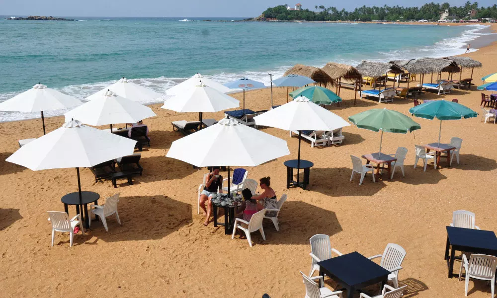 SURF UNA Beach Hotel