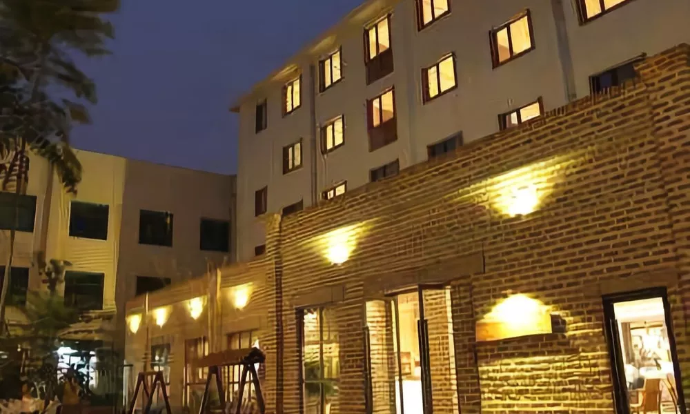 Traveler Paradise Hotel