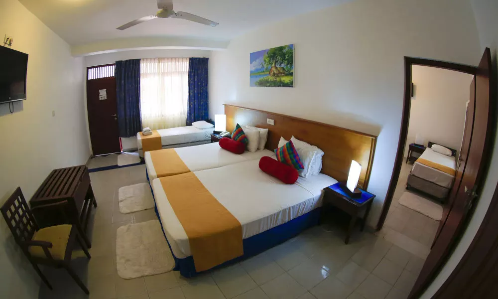 Catamaran Beach Hotel, фото 2