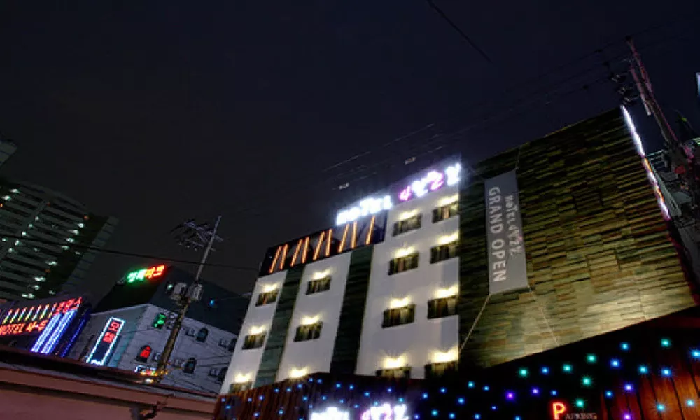 HOTEL April 2nd