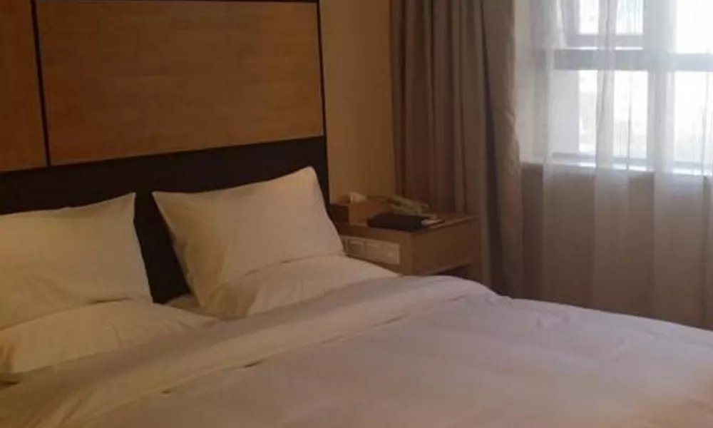 Ji Hotel (Bell Tower Xincheng Square Branch)