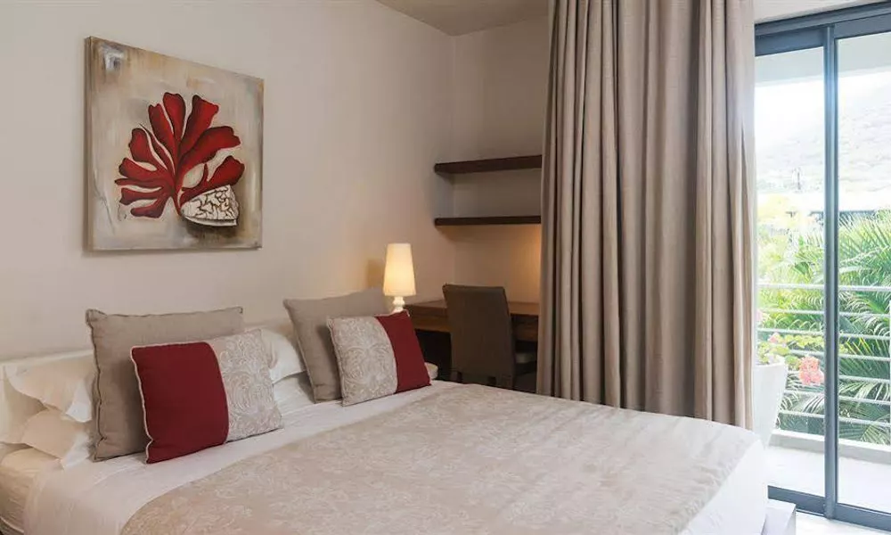 Leora Beachfront Suite