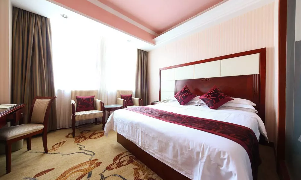 Vienna Hotel (Shanghai Hongqiao Airport Jiuxing)