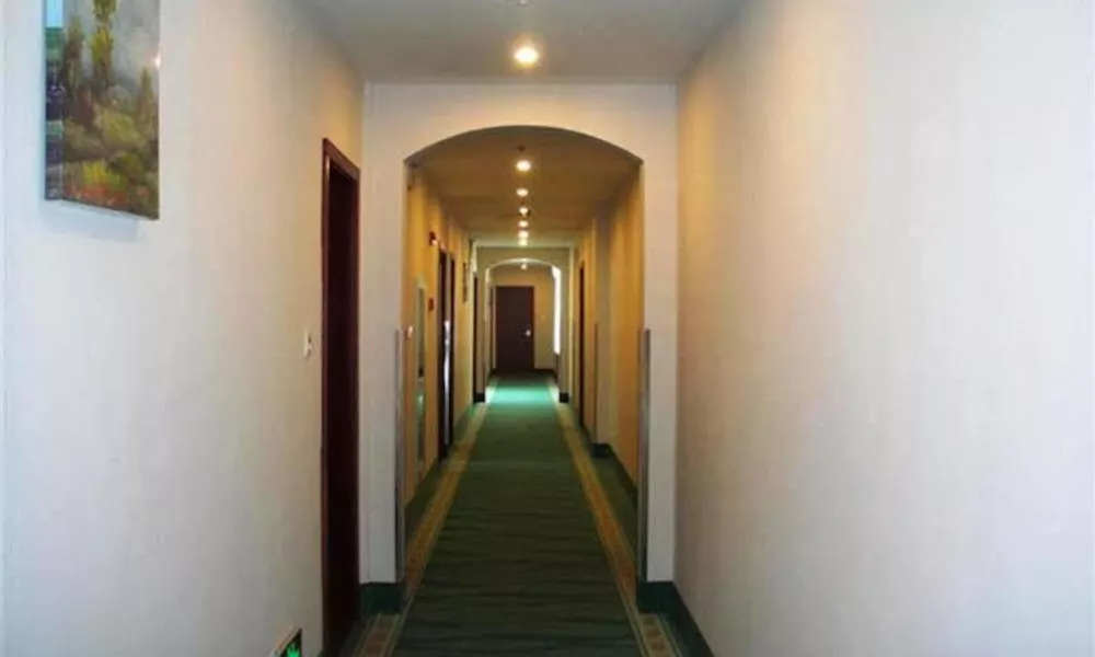 GreenTree Inn ShangHai PuDong Airport HuaXia East Road Railway Station Shell Hotel, фото 5