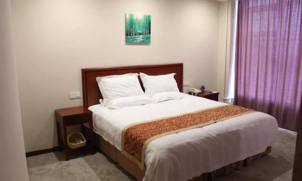 GreenTree Inn ShangHai PuDong Airport HuaXia East Road Railway Station Shell Hotel