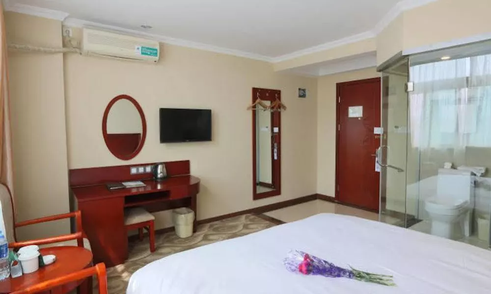 GreenTree Inn ShangHai PuDong Airport HuaXia East Road Railway Station Shell Hotel, фото 2