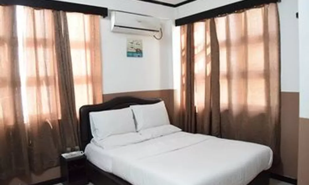 Ashaz Inn
