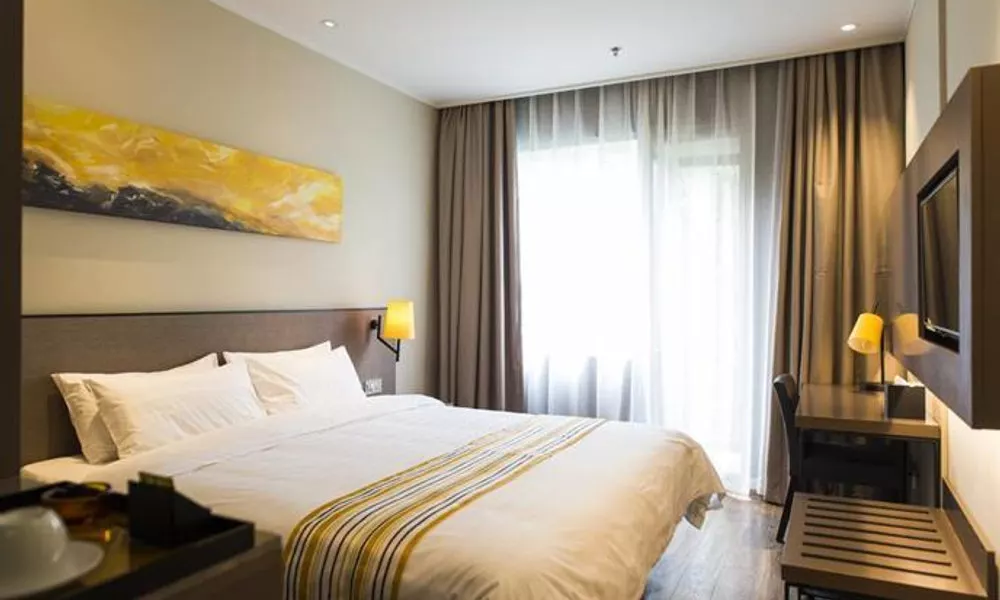 Home Inn Plus Shanghai XuJiaHui, фото 2