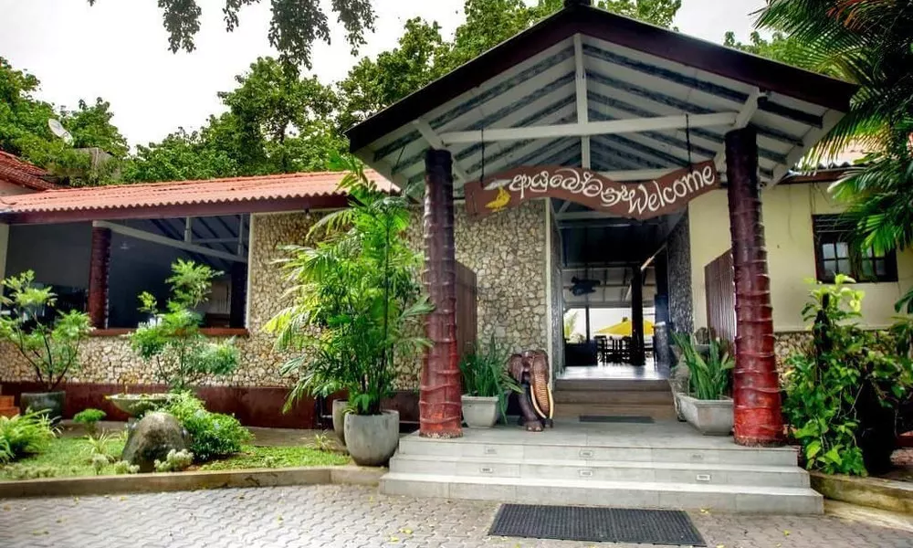 Happy Banana Hotel & Restaurant