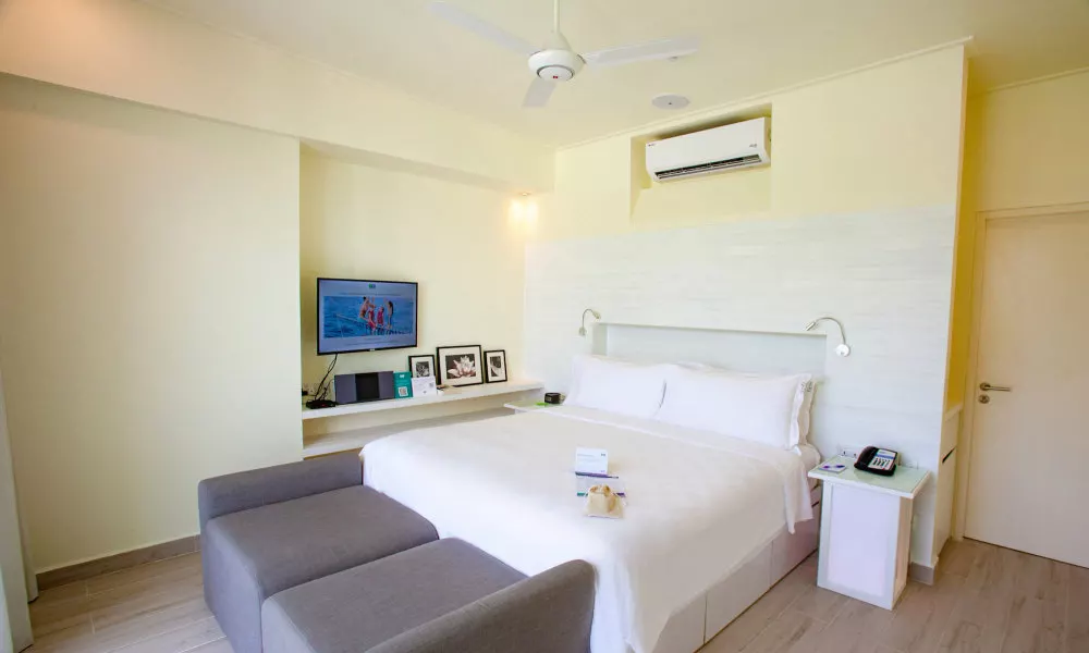 Holiday Inn Resort Kandooma Maldives - Kids Stay & Eat Free and DIVE FREE for Certified Divers for a, фото 3