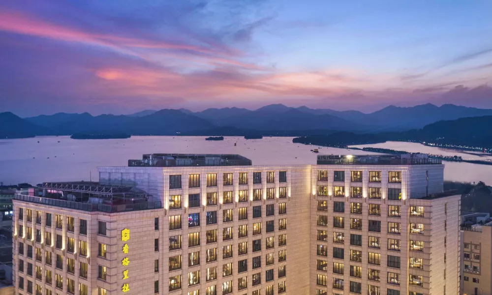 Midtown Shangri-La, Hangzhou - around 5 minutes walking distance to West Lake