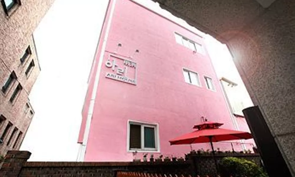 Ari House