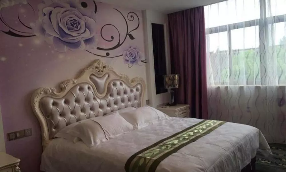 Shanghai Happy Hotel