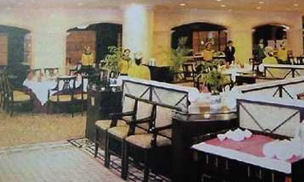 World Traders Hotel - Chongqing, фото 5