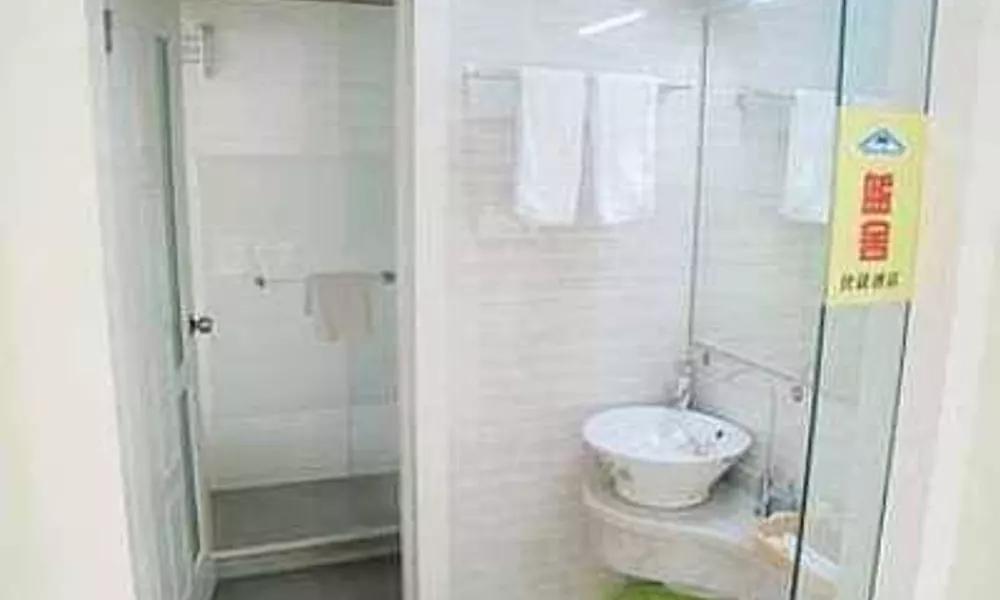 Shanghai Blue House Business Hotel