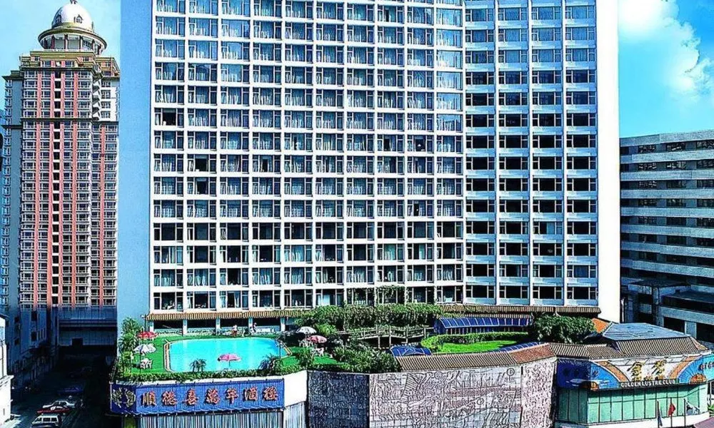 Golden Lustre Hotel
