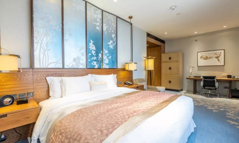 HUALUXE Shanghai Twelve at Hengshan by IHG