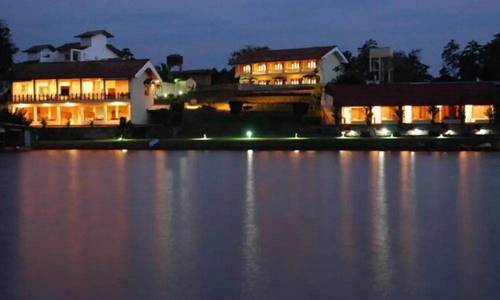 Kalla Bongo Lake Resort