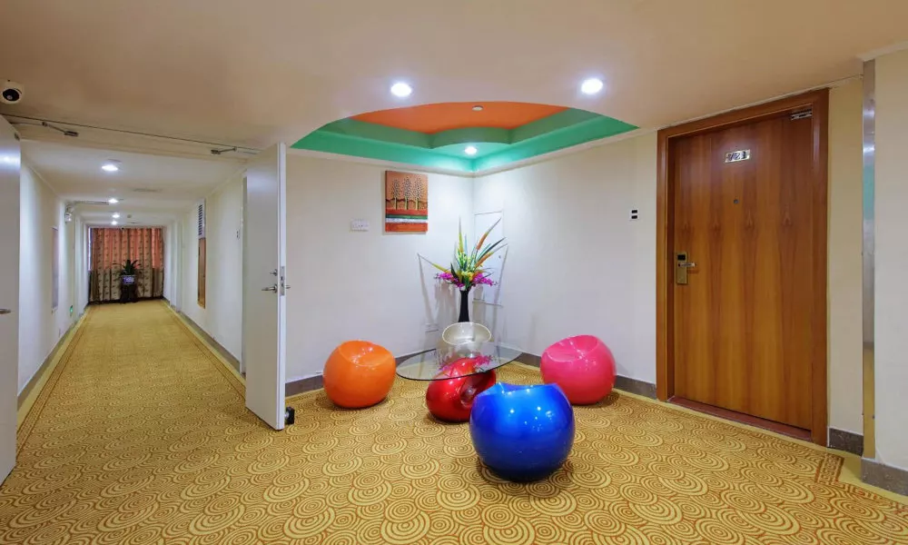 LN White House Hotel, фото 4
