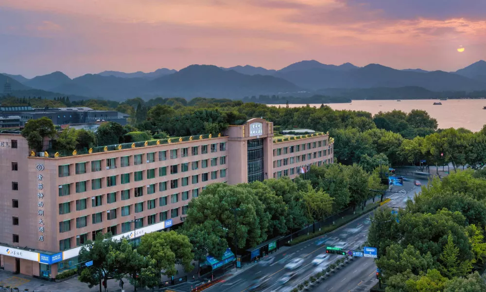 Sofitel Hangzhou Westlake - Few steps to West Lake, with panoramic lake view terrace