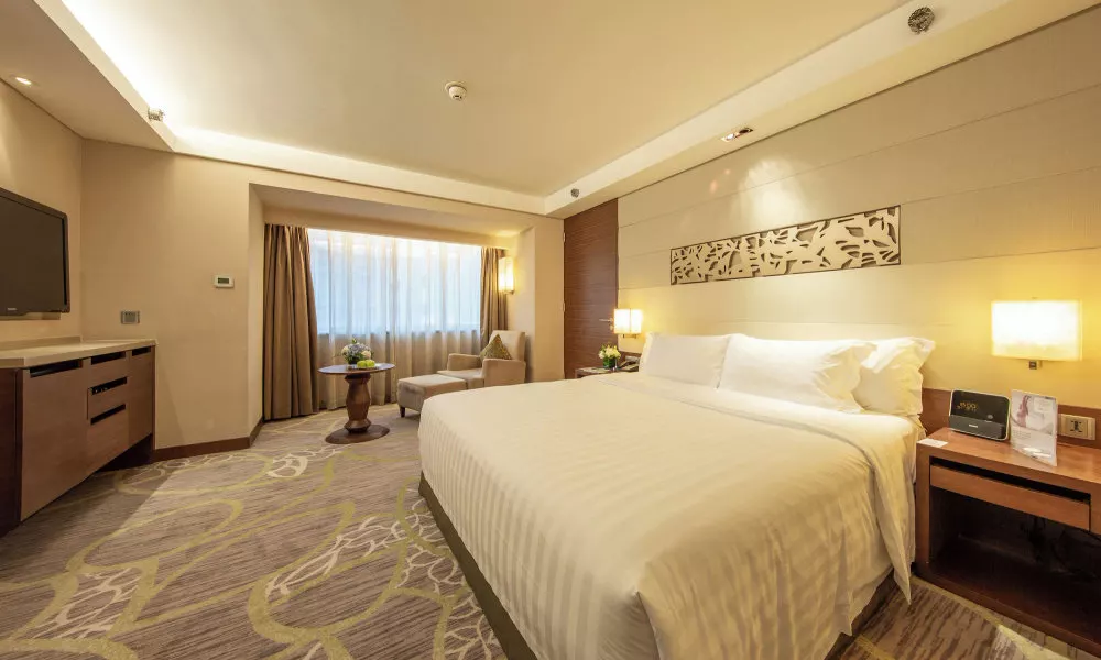 Crowne Plaza Guangzhou City Centre, an IHG Hotel - SKYLINE 63 BAR enjoy the Guangzhou city view, фото 4