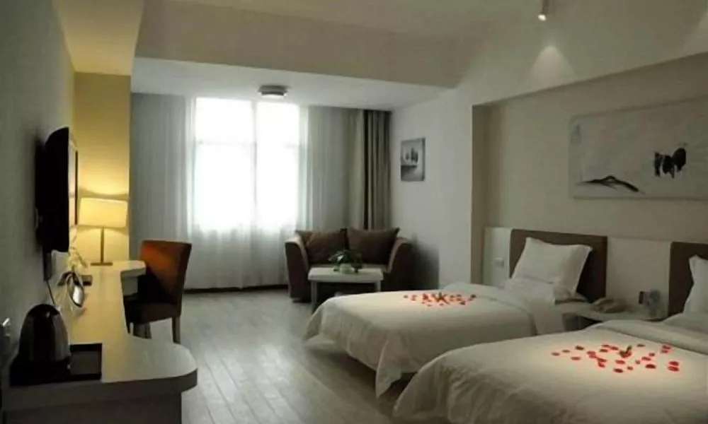 Mellow Orange Hotel, фото 2