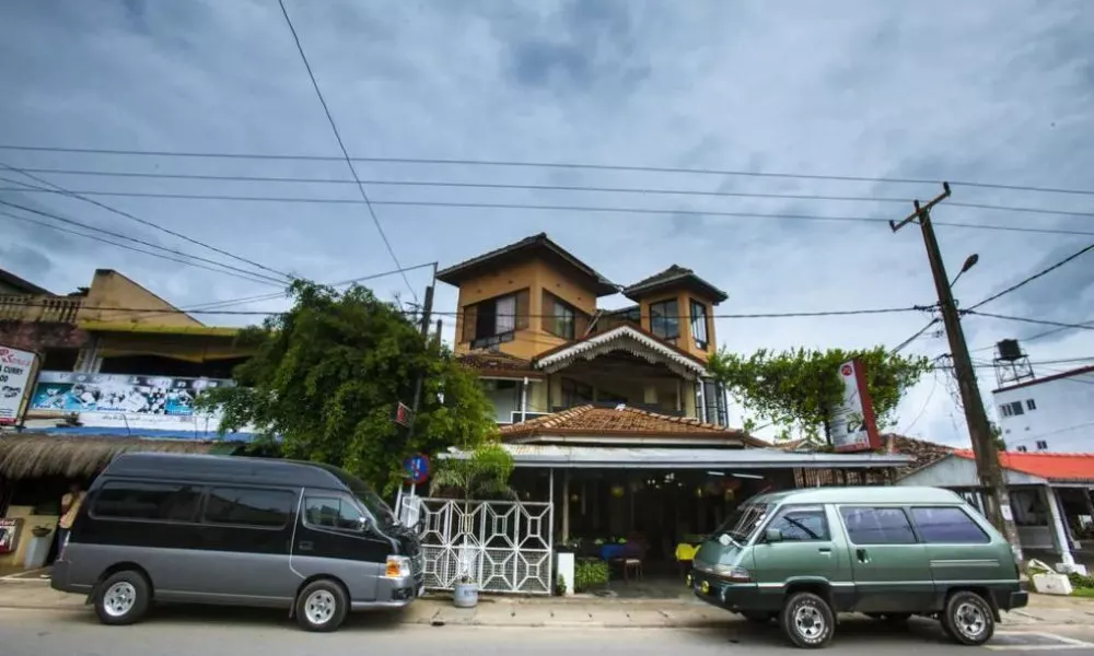 Sana's Beach Guesthouse and Restaurant