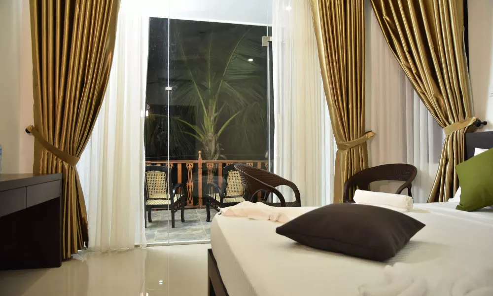 Lochana Beach Hotel, фото 2