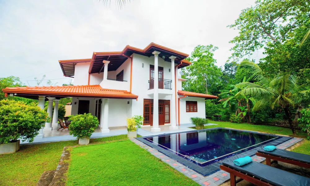 Villa Almond Leaf