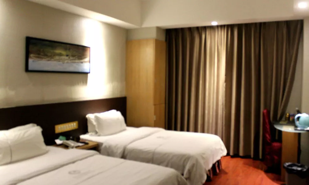 Huangpu Hotel, фото 2