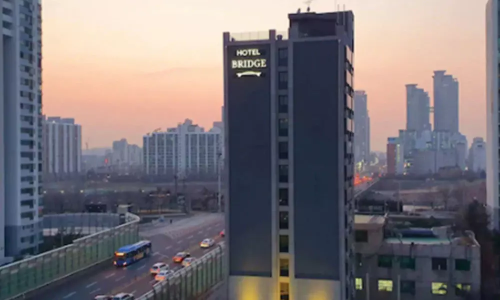 Hotel Bridge