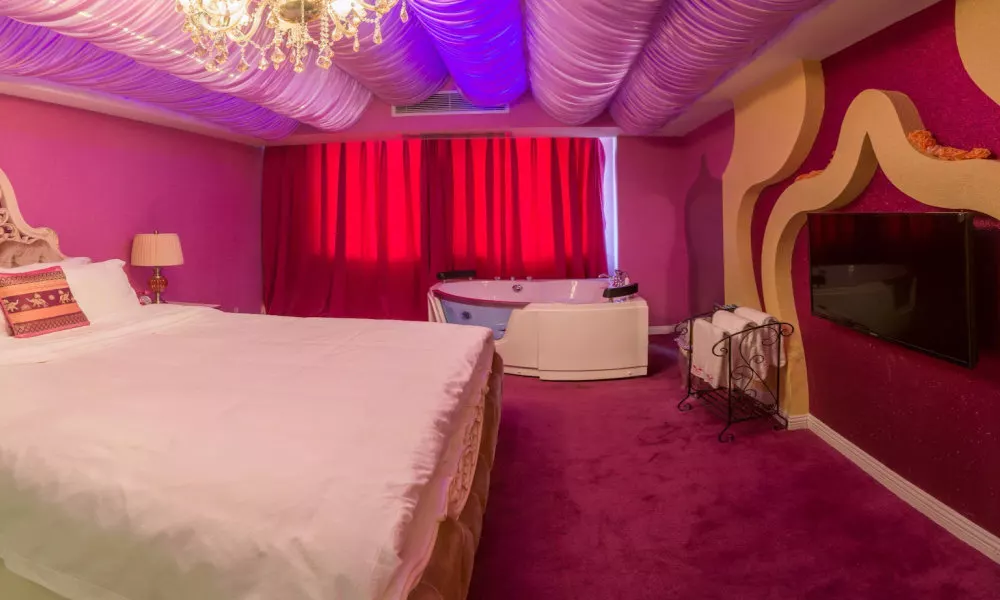 Tianelian Lovers Theme Hotel Sanya, фото 2
