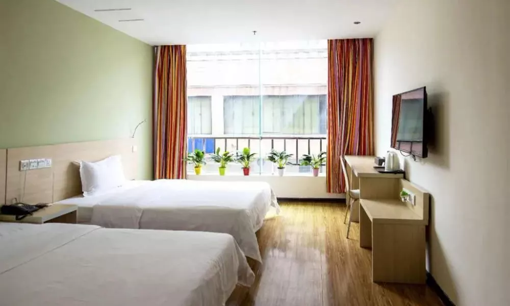 E Plus Hotel Guangzhou Baixin Branch, фото 4