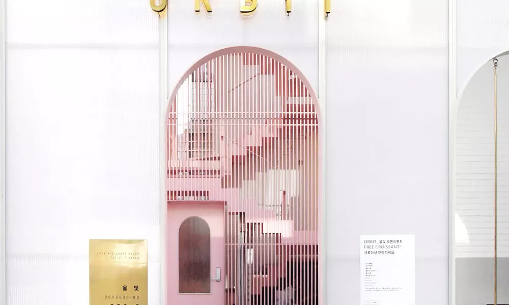 ORBIT Cafe & Guesthouse - Hostel