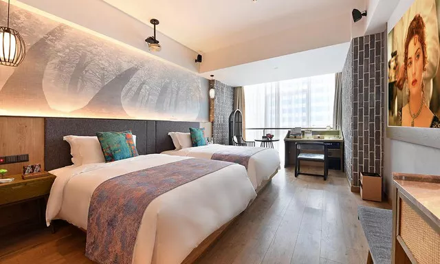 MEHOOD LESTIE HOTEL