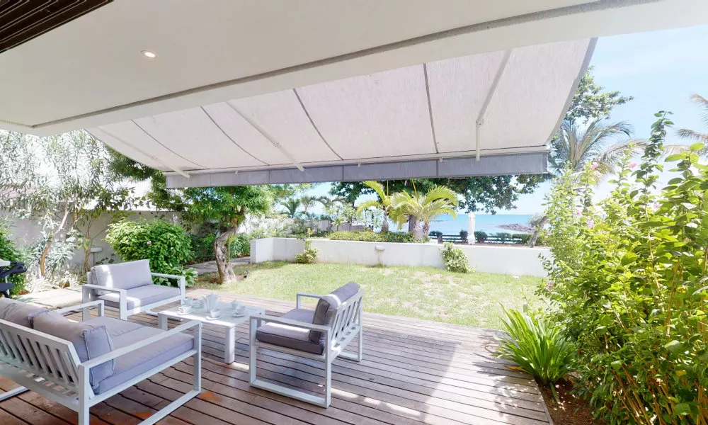 Les Estivales Beachfront Suites & Penthouses with LOV, фото 5
