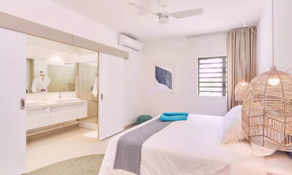 Les Estivales Beachfront Suites & Penthouses with LOV, фото 3