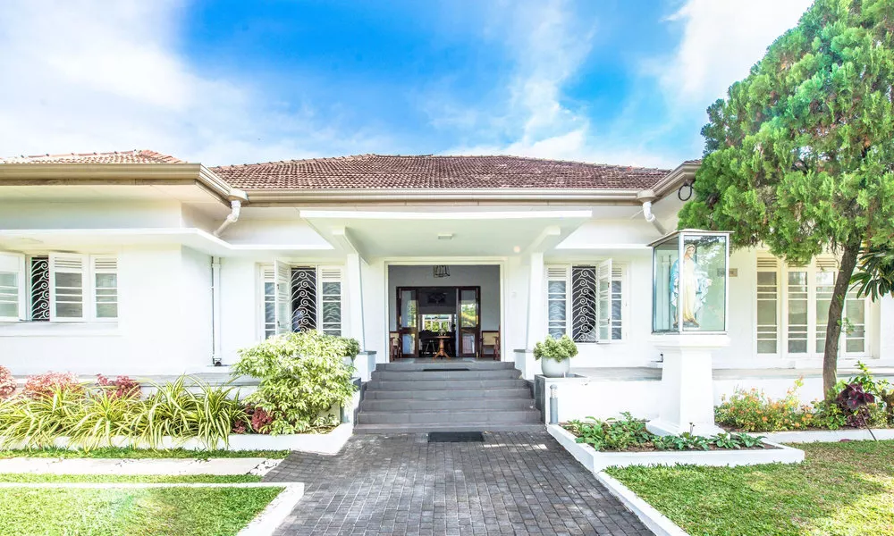 Bungalow On 53