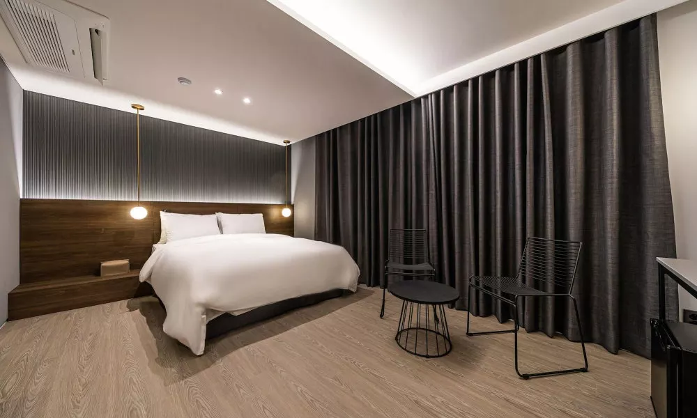 H hotel