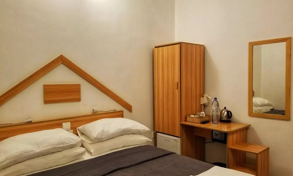 NOMADIC INN
