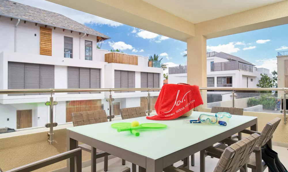 Ocean Legends Beachfront Suites, фото 4