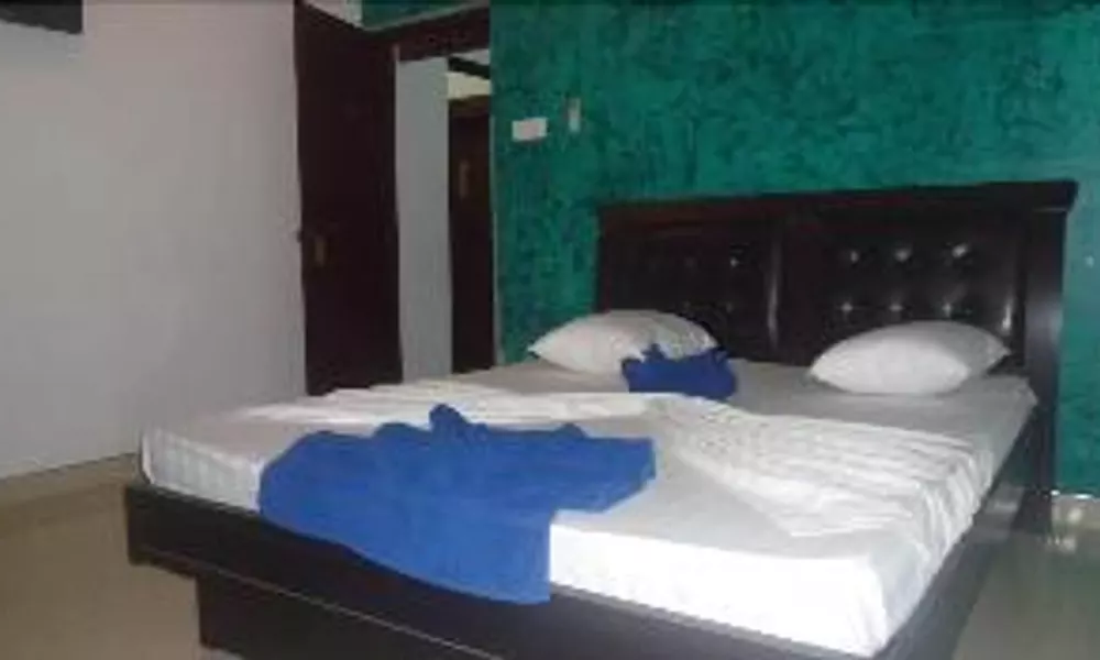 Grand Crown Hotel