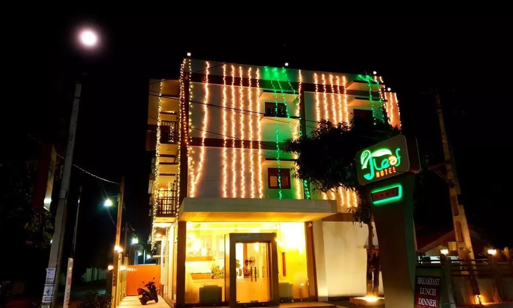 J Leaf Hotel